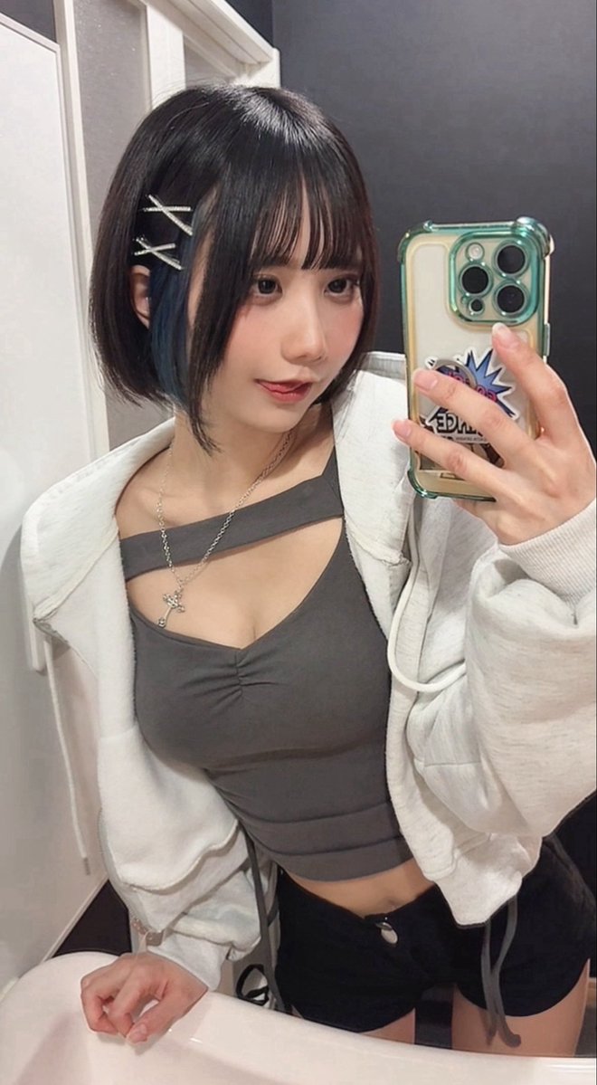 おはよー💙インナー青にしたよ！