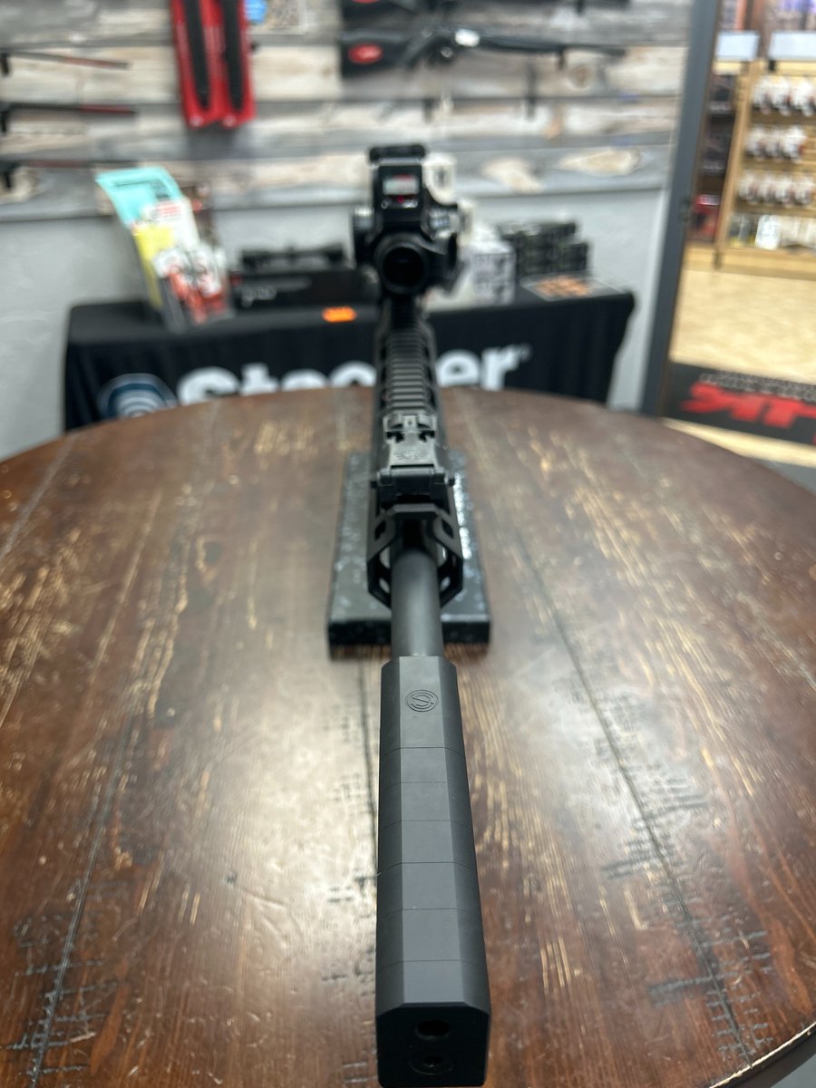 DCFGuns's tweet image. We put together this build for a customer recently, that we fondly refer to as "The Gopher Shwacker 9000".

@tippmann_arms 22 magnum AR
@vortexoptics Venom 1-6 lpvo combo
@silencerco Osprey Micro suppressor

#DCF #build #Colorado #tippmann #vortex #silencerco