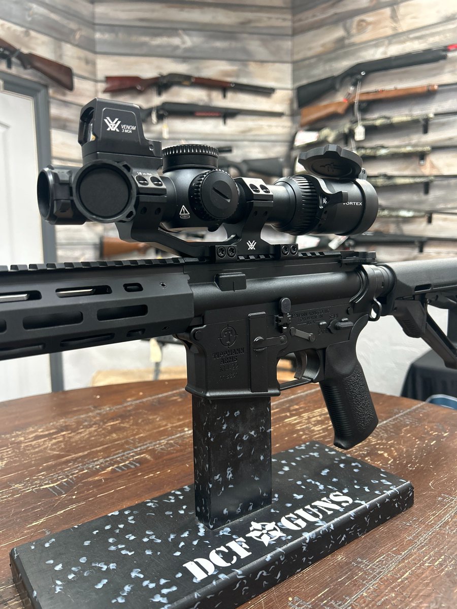 DCFGuns's tweet image. We put together this build for a customer recently, that we fondly refer to as "The Gopher Shwacker 9000".

@tippmann_arms 22 magnum AR
@vortexoptics Venom 1-6 lpvo combo
@silencerco Osprey Micro suppressor

#DCF #build #Colorado #tippmann #vortex #silencerco