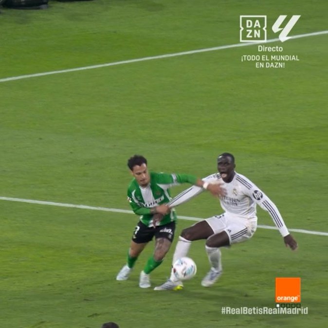 (fan) REAL MADRID FANS 🤍 tweet media