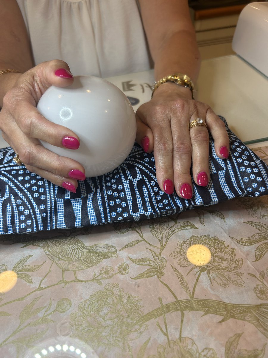 Dakor_beauty's tweet image. Découvrez notre service de pose de gel sur ongles naturels 💅✨. Offrez-vous un look élégant et durable. Réservez votre séance dès aujourd'hui et laissez-nous sublimer vos mains. #ongles #beauté #gel #style #manucure #tendance #élégance #soin #artdenongles #pro