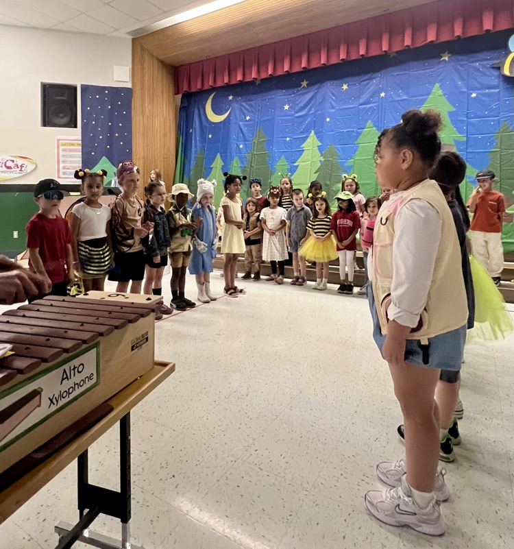 RuckerRocks's tweet photo. Our kindergarteners sang their hearts out at their outdoor musical performance last night! 🎶

A big thank you to Ms. Arabie and our amazing parent volunteers for making this special event possible. https://t.co/Gyl1pJSSOP