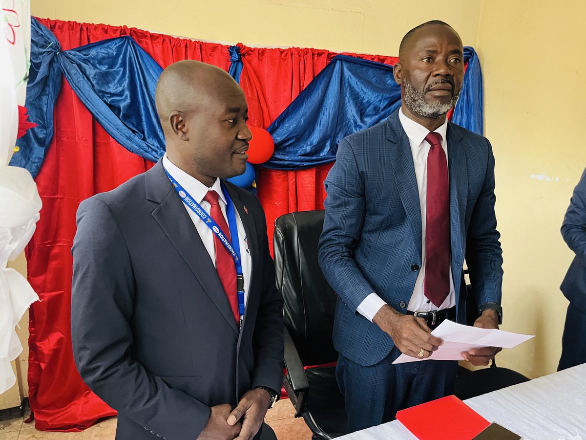 WaEnfo's tweet photo. Joseph Dorlean enstale kòm nouvo kòdonatè Pwogram Nasyonal Kantin Eskolè (PNCS) nan Latibonit, vandredi 24 avril 2026. Li ranplase Sheinaider Alcerès e li pwomèt pou ranfòse pwogram nan pou pi byen sèvi benefisyè yo atravè depatman an. #PNCS #Latibonit #Ayiti https://t.co/IxTYtdn4DR