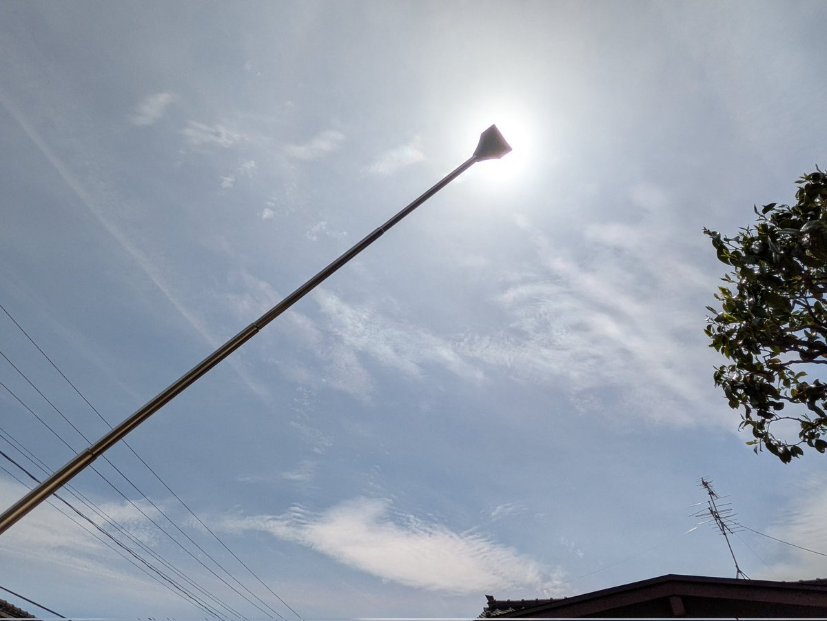 薄すぎる環天頂アーク＆環水平アーク
見つけられたのは嬉しい
①20日17:30 ②22日12:26屋根で途切れてる😅
 #halo_jp