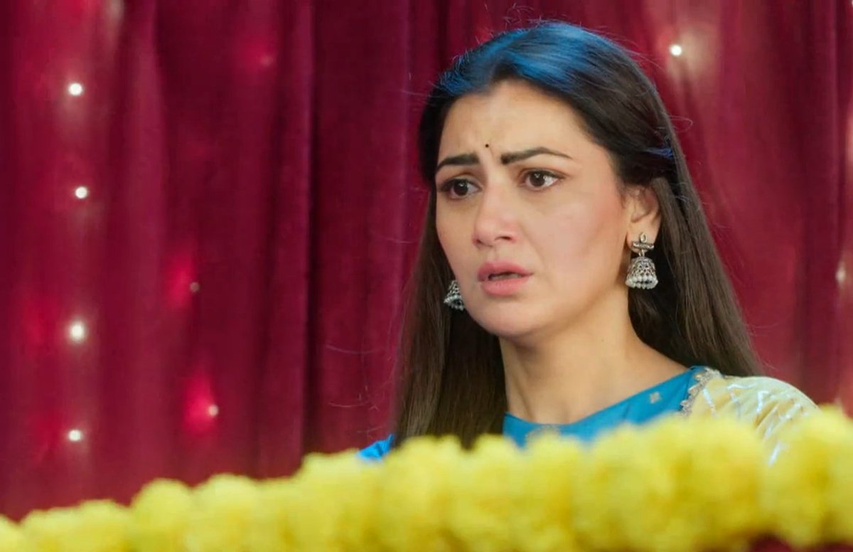 How my girl was happy and that shit of Aru's mother in law just changed her smile to tears💔

#SritiJha #TumDenaSaathMera #TDSM