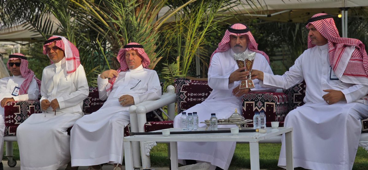 إعلاميون tweet media