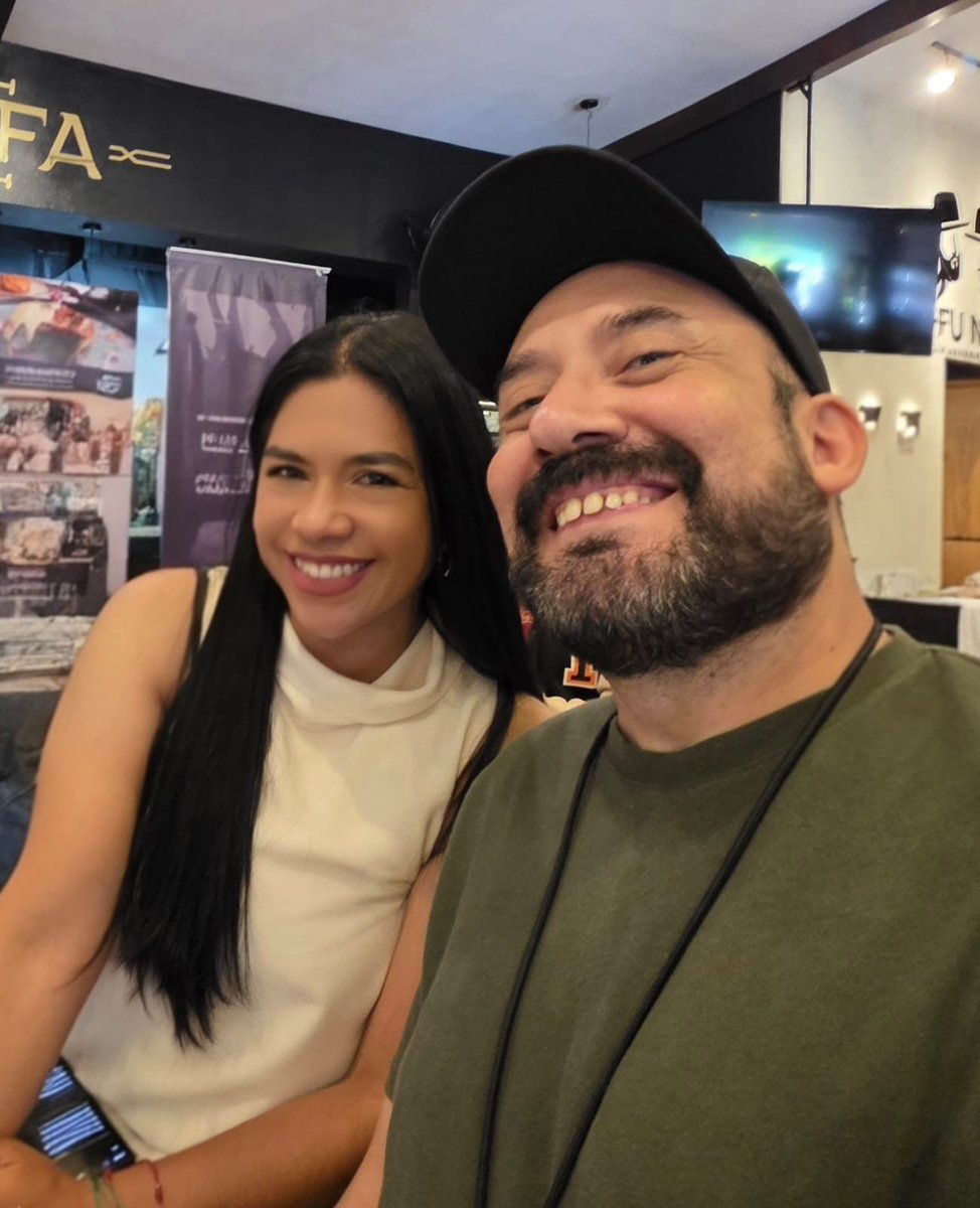 RaulCastanaza's tweet image. Ayer nos fuimos a una nueva fecha de Lanzamientos de @musicartesgt y @aginpro que gusto compartir este evento siempre con amigos y nuevas propuestas de nuestros artistas, en @cast_radio les dejo todo el material con cada lanzamiento #eventos #radio #guatemala 📸🇬🇹🎵🤩💯