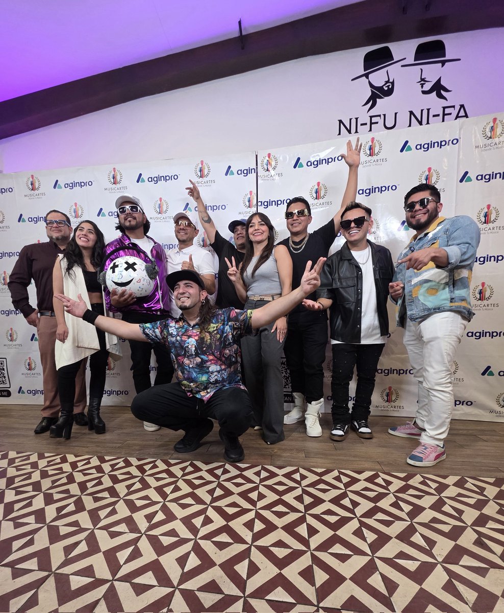 RaulCastanaza's tweet image. Ayer nos fuimos a una nueva fecha de Lanzamientos de @musicartesgt y @aginpro que gusto compartir este evento siempre con amigos y nuevas propuestas de nuestros artistas, en @cast_radio les dejo todo el material con cada lanzamiento #eventos #radio #guatemala 📸🇬🇹🎵🤩💯