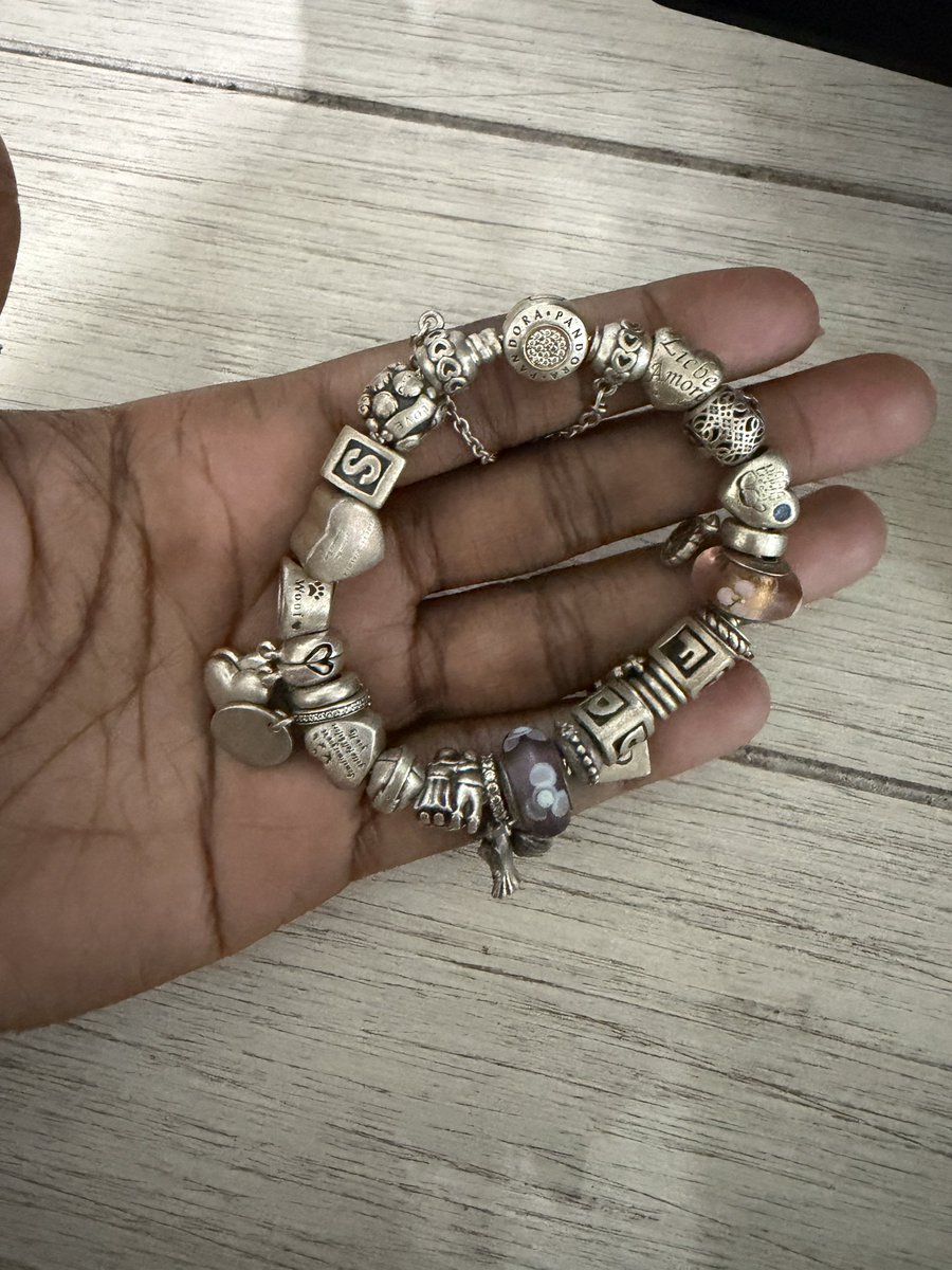 Faleeshaj's tweet photo. Just found my Pandora bracelet! 😅 https://t.co/f6kJxZFotr