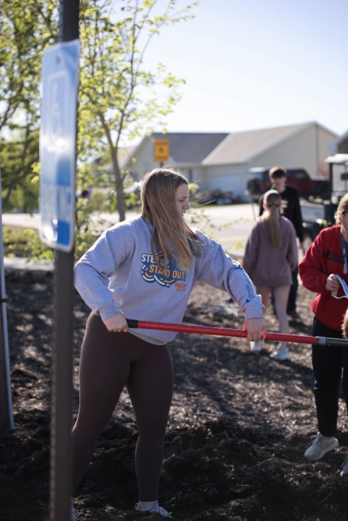 MalcolmSchools's tweet photo. Today, our high school students took part in community service, helping around the school, at Branched Oak Lake, with Malcolm Fire &amp; Rescue, and throughout the village. We are proud of the way they gave back! ⚓️ https://t.co/GzK5SEmvxp