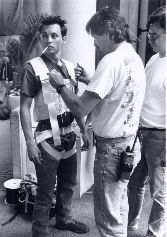 alucard8791's tweet photo. #johnnydepp en el rodaje de la pelicula "tiempo límite" #nickoftime (1995) de #johnbadham https://t.co/Wm8CUNKImm