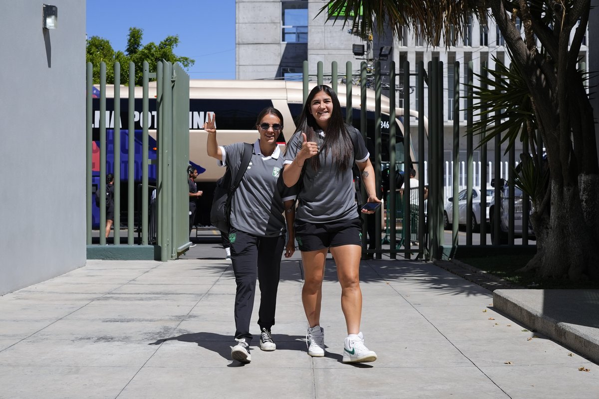 LigaBBVAFemenil's tweet photo. 🔜¡@clubleonfemenil y @AtletiDeSLPFem, listas para inaugurar la J17! 🔥⚽️
#GaleriaDeLlegada | #LEOvsADSL | #NuestroFutFem https://t.co/lU4j8aQiZE