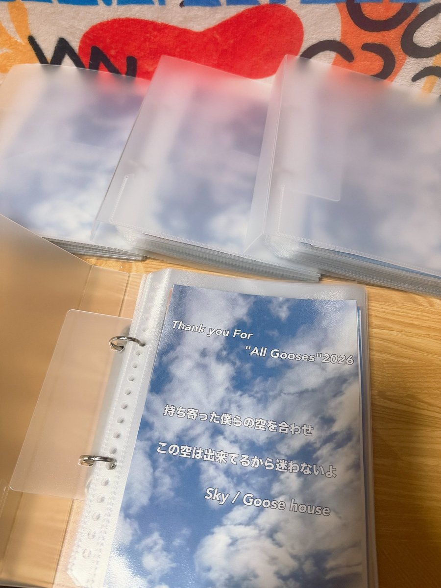 Play.Gooseにありがとうを届けてきました。
集めた空とメッセージはつなげてひとつの大きな空にし、4人分アルバムにして完成しました。
1人じゃ出来ないこともみなさんのご協力があって最後まで出来ました。
無事にメンバーに届きました事をご報告します。
ありがとうございました☁꒰ ¨̮ ꒱𓂂𓏸