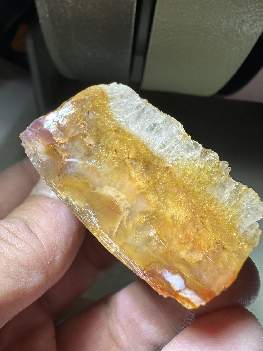 DJKingJam's tweet image. Shining up some rocks 🪨✨😎🤙🏼
#Rocks #Agate #Quartz