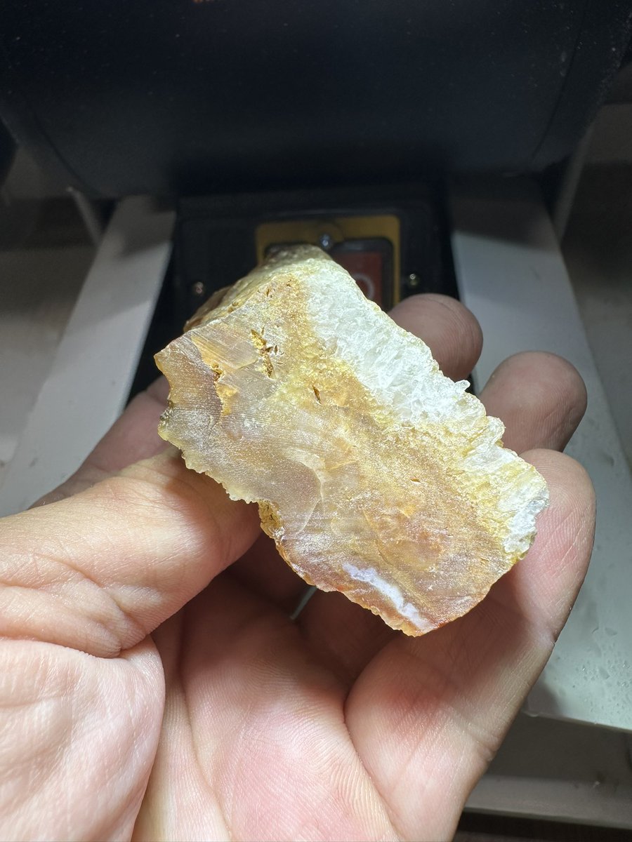 DJKingJam's tweet image. Shining up some rocks 🪨✨😎🤙🏼
#Rocks #Agate #Quartz