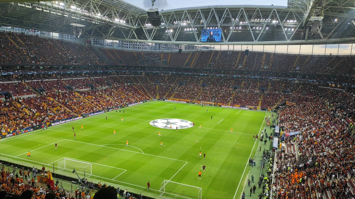 ⚽Galatasaray - Fenerbahçe
🏟️ Kuzey üst
🏟️ Yan yana 4 bilet 
🤝İstanbul içi yüzyüze transfer olur
İletişim için DM
#GalatasaraySK #biletvar  #kombine #kombinedevir #kombinedevret #biletdevret #Galatasaraybilet
#Galatasaray #macbileti #bilettransfer #biletvar #kombinebilet