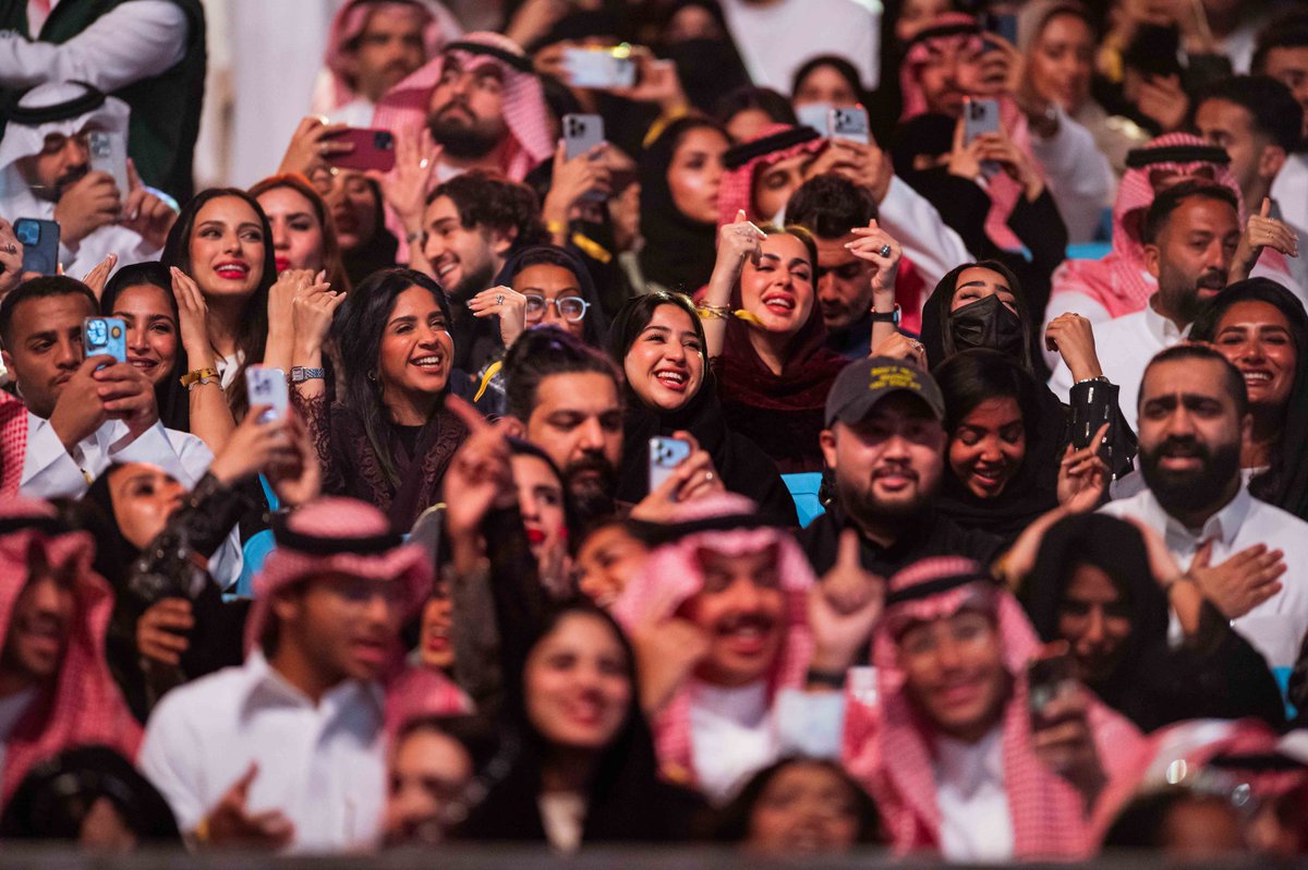 JEDCalendar's tweet photo. ليلة طرب وإحساس مع الفنان راشد الماجد، والجمهور عاش لحظات غنائية مميزة 🎶

#موسم_جدة
#جدة_غير https://t.co/6newvmHlp2