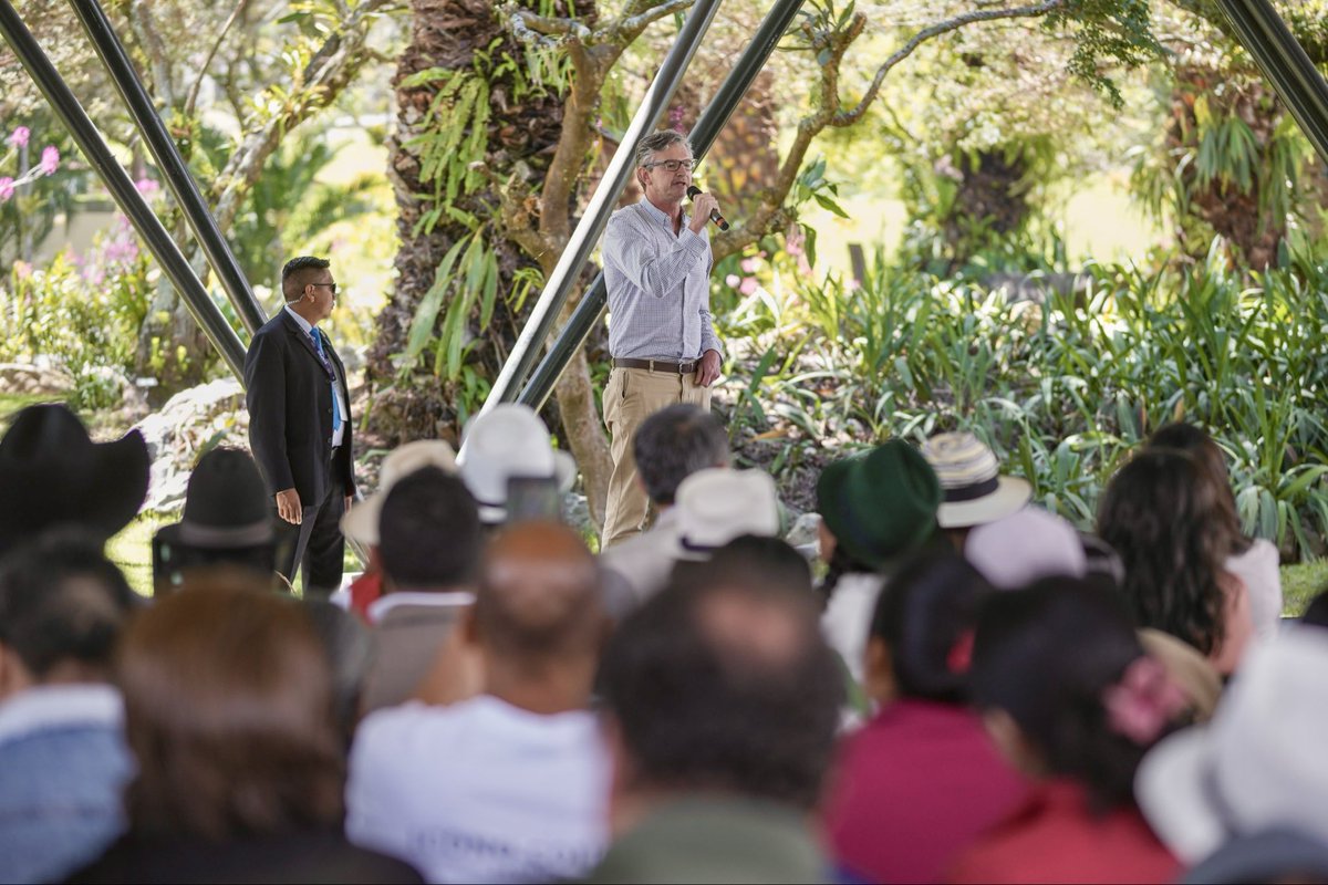 AgrocalidadEC's tweet photo. Nuestro Director Ejecutivo, Danny Morales, asistió a la #RendiciónDeCuentas2025 de @AgriculturaEc, evento desarrollado en #Cuenca y que mostró el trabajo realizado por esta cartera de Estado en beneficio del sector agroproductivo del país. 🇪🇨 https://t.co/QJhOM4911V