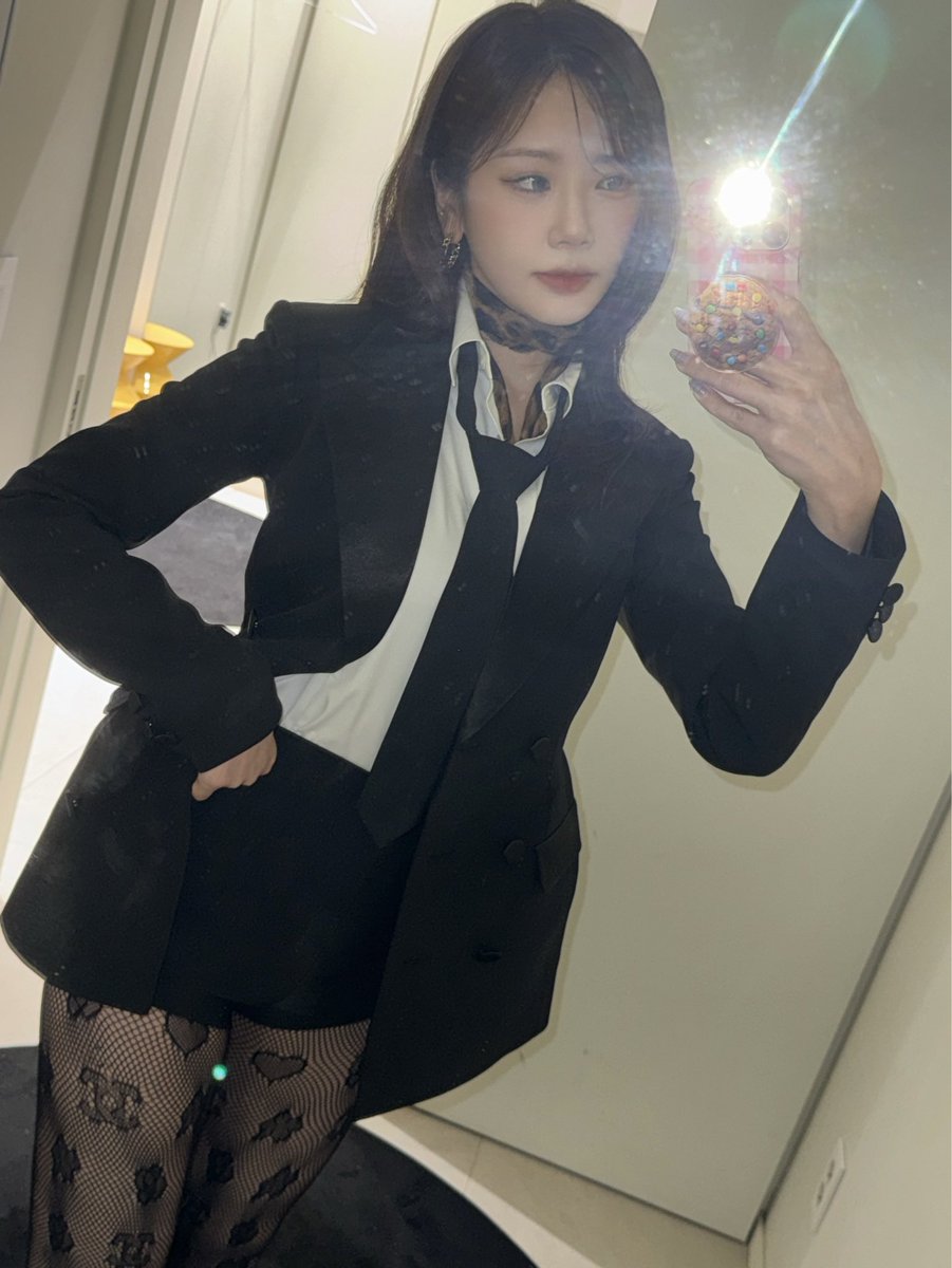 지유야 오늘도 행복한 하루! ٩(๑> ₃ < )۶♥