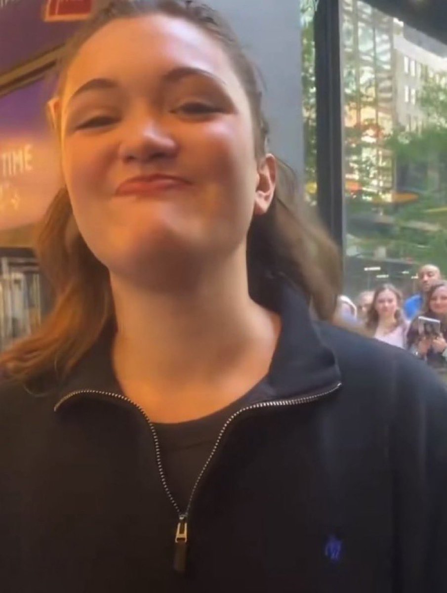 gray ★ is watching yellowjackets tweet media