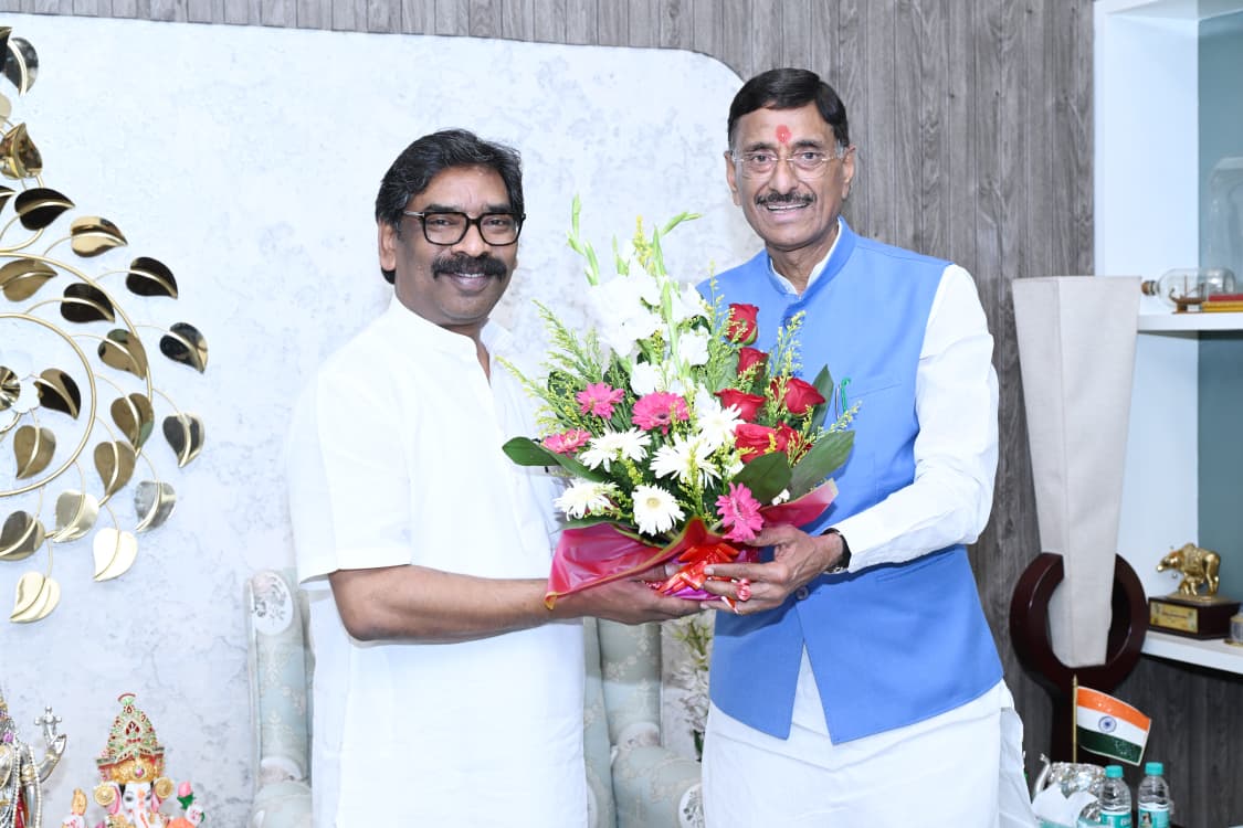 airnowindia's tweet image. मुख्यमंत्री हेमन्त सोरेन से केंद्रीय रक्षा राज्य मंत्री  संजय सेठ ने की मुलाकात, मुख्यमंत्री को आगामी 01 से 03 मई 2026 तक आयोजित होने वाले सांसद सांस्कृतिक महोत्सव सह स्वदेशी मेला-2026 में शामिल होने के लिए किया आमंत्रित 

#Jharkhand #JharkhqndNews #Hemantsoren @SethSanjayMP