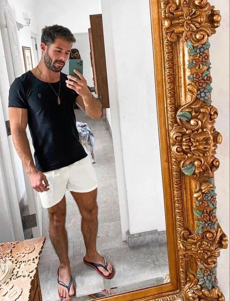 Selfeets tweet media