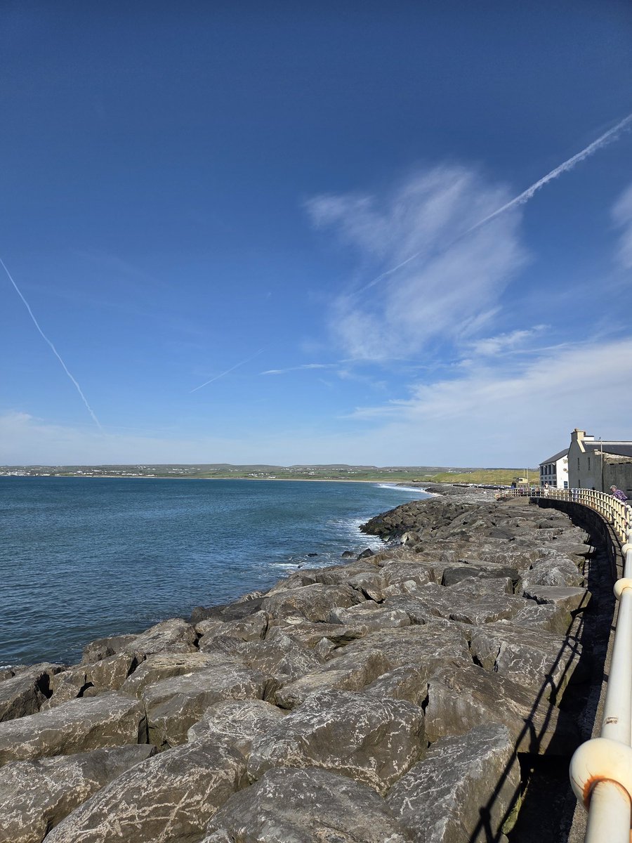 EventfulPepper's tweet image. A day off work and gorgeous morning spent at Lahinch beach, Co Clare with Mr P❤️

Happiness is spending time with my favourite person ♡ @olooneyslahinch 
#selfcare #FridayFeels