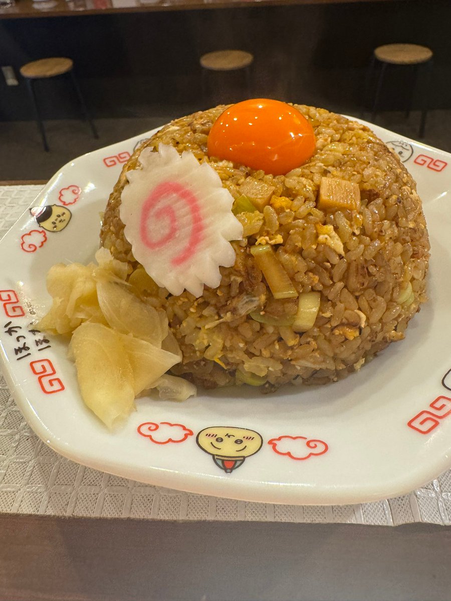 忘れてました。ちょいと他じゃ食べることのできない絶品炒飯。公式様の炒飯好きが高じすぎているw逸品です。もちろん美しいほうが公式様です（ﾔｰ）wwwww