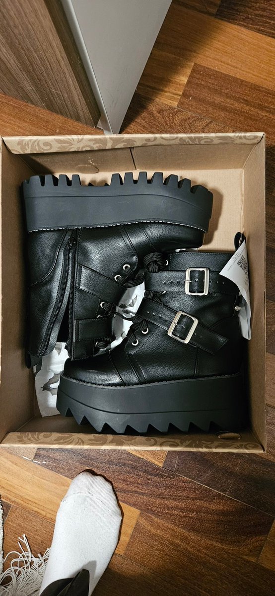 ceci⁷ 🪭 VAI VER O BTS E O MCR tweet media