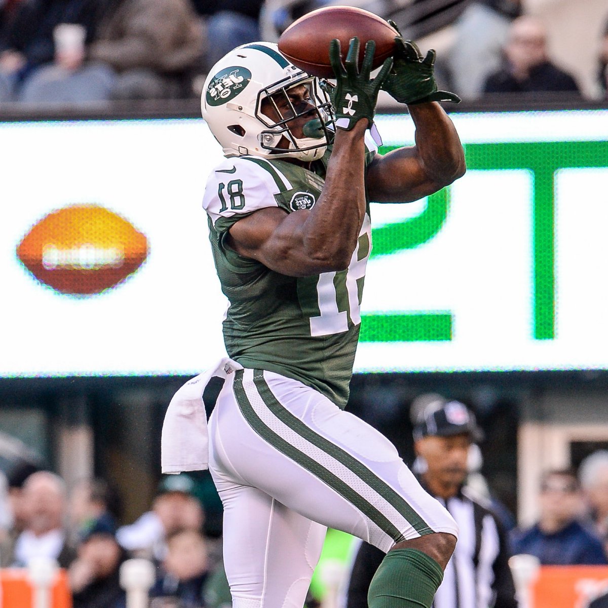 RocTheJetsFan's tweet image. Here’s an early look at what #Jets rookie @KenyonSadiq will look like in #18