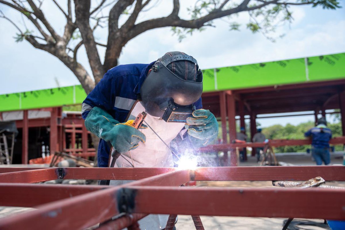 Constructora El Salvador tweet media