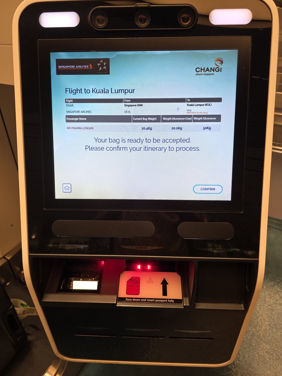Vinamralongani's tweet image. Greetings from Singapore @ChangiAirport T2!
After two weeks here, it's time to hop over to KL for the weekend before flying back home to India.
Not a fan of self bag drops but used it today (a first for me in Asia) as the @SingaporeAir Business class desk had a queue.
#AvGeek