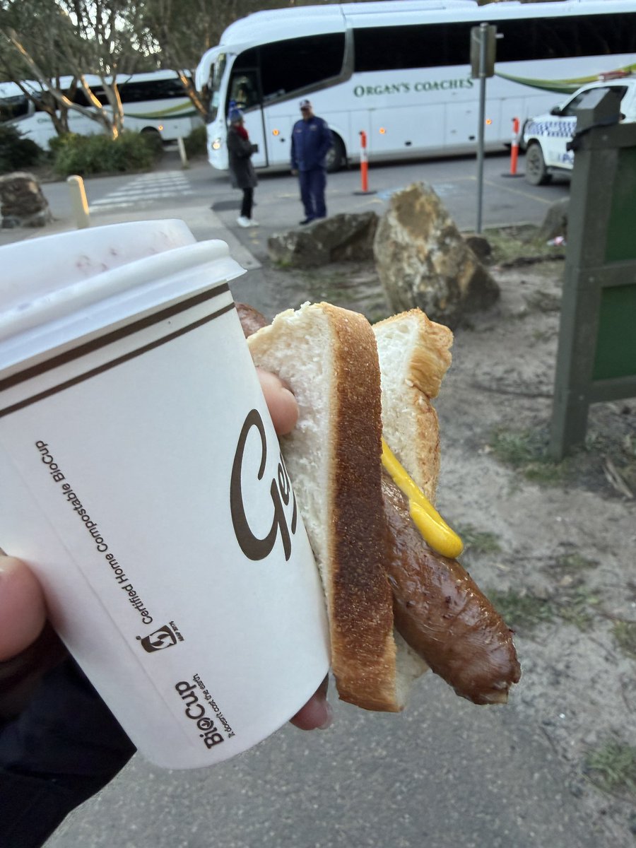 Mushroomdoesno1's tweet image. ちらっと式典の写真

さすが🦘のお国は
ソーセージシズル🌭
で始まり
ソーセージシズル🌭
で終わる

入り口付近

行きと帰りに2回🤭
いただきましたﾅﾘ

#AnzacDay
#Melbourne