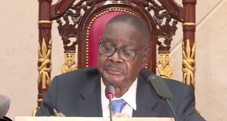 Malawi24's tweet image. Man up and speak! 

Atupele Muluzi, once Mutharika's own running mate, is now demanding APM come out of hiding and face Malawians over the fuel and electricity crises. The honeymoon is over. malawi24.com #Malawi #Mutharika #APM

Read full story