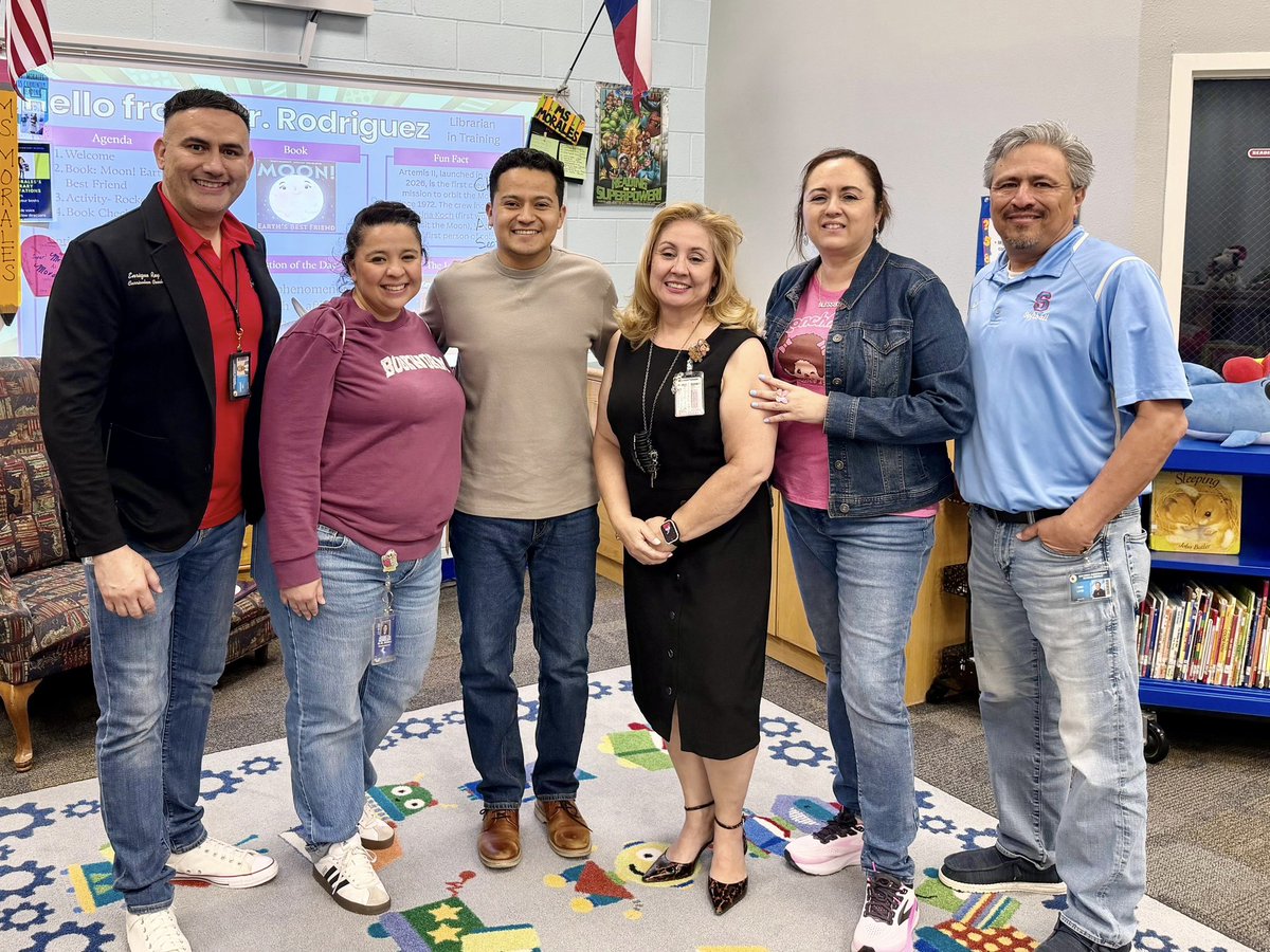 MannyEPTX's tweet photo. Back at the home of the Mighty Mustangs to celebrate National Library Week! 📚🐎

Grateful for our librarians and all they do to inspire a love of reading, support student learning, and help shape future success every day. https://t.co/pUGZudyLMS