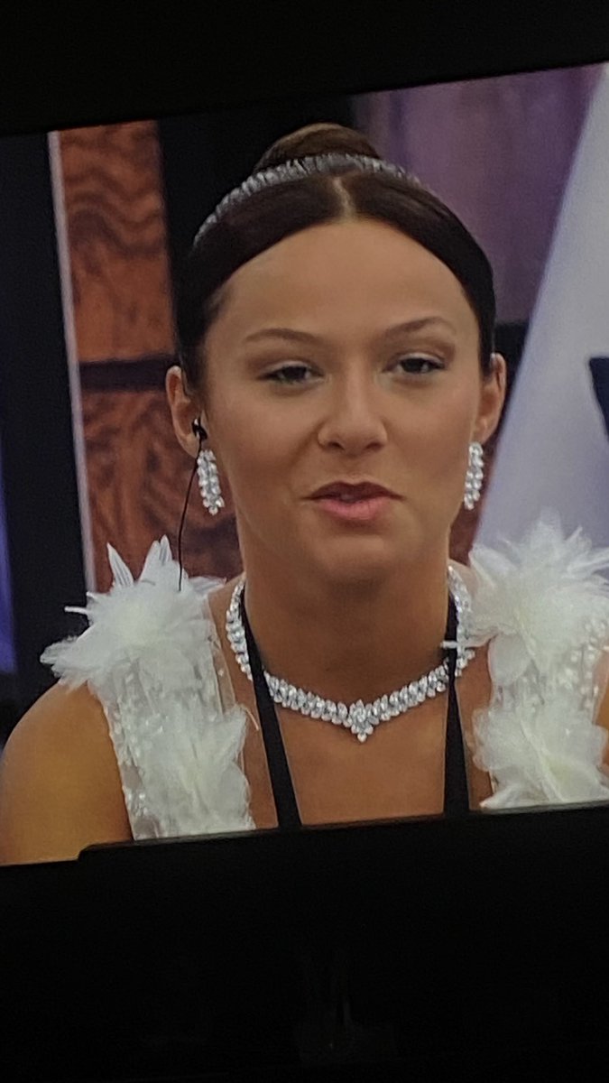 Eva gosto de ti mas esse vestido esse pentado não não tu es demasiado linda para isso #sstvi