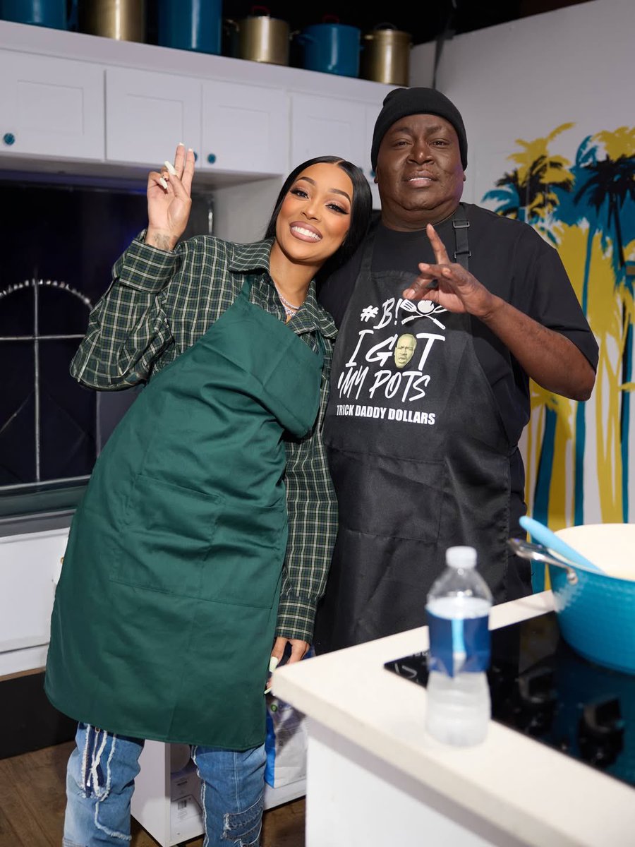 wavecheckers's tweet image. Monica cooking with Trick Daddy 👩🏽‍🍳