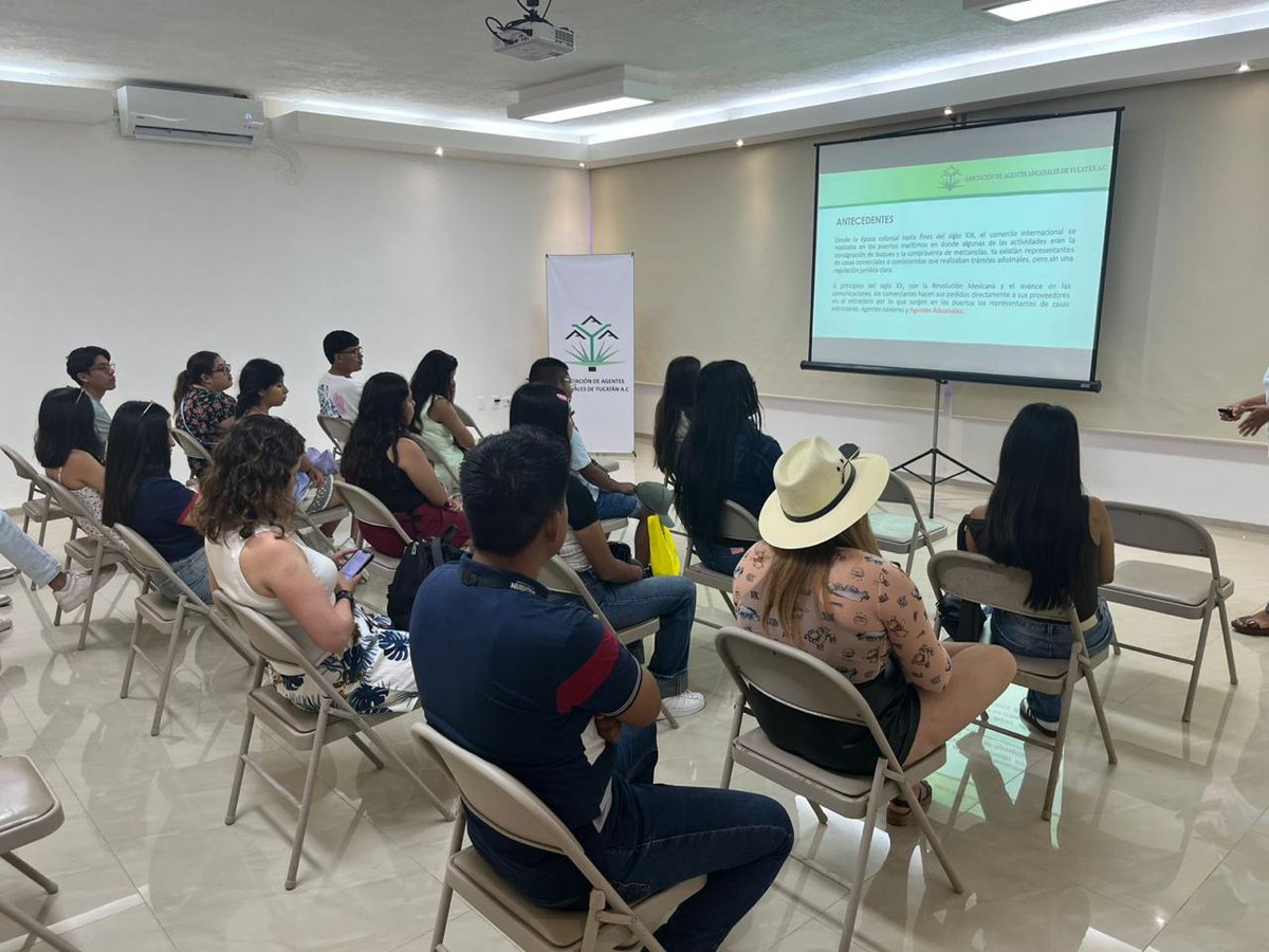 AAA_Yucatan's tweet photo. Hoy recibimos la visita de los alumnos de la Licenciatura en Comercio Internacional y Aduanas de la Universidad Central De Querétaro @_UNICEQ  @YOSOYUNICEQ
🏫📓📚📝 https://t.co/hbAobHeIPw