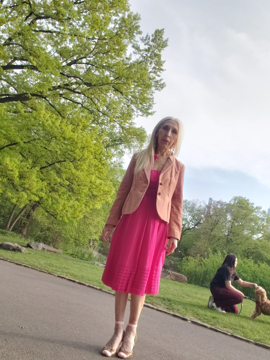 GenovevaUzunov1's tweet image. Wonderful walk in green @CentralParkNYC for World 🌎 Women's Wellness Day - perfect for stress management before our Museum visit!☘😍❤
#nature #health #happiness