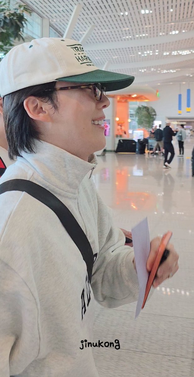 jinukong's tweet image. 260425 인천 출국

갑자기 뛰는 토끼덕분에
아침운동완료🤣

#WINNER #위너 #김진우 #JINU
@official_jinu_