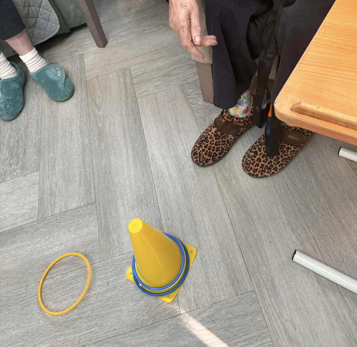 CedarCourtDCH's tweet image. We have kept our brains busy with some coordination games today #FunAndGames #CoordinationGames #Fitness #Wellbeing