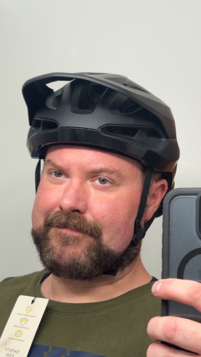 Stevens39C's tweet photo. Picture me rollin 🚲 ☀️ https://t.co/VQiNvMpF9U