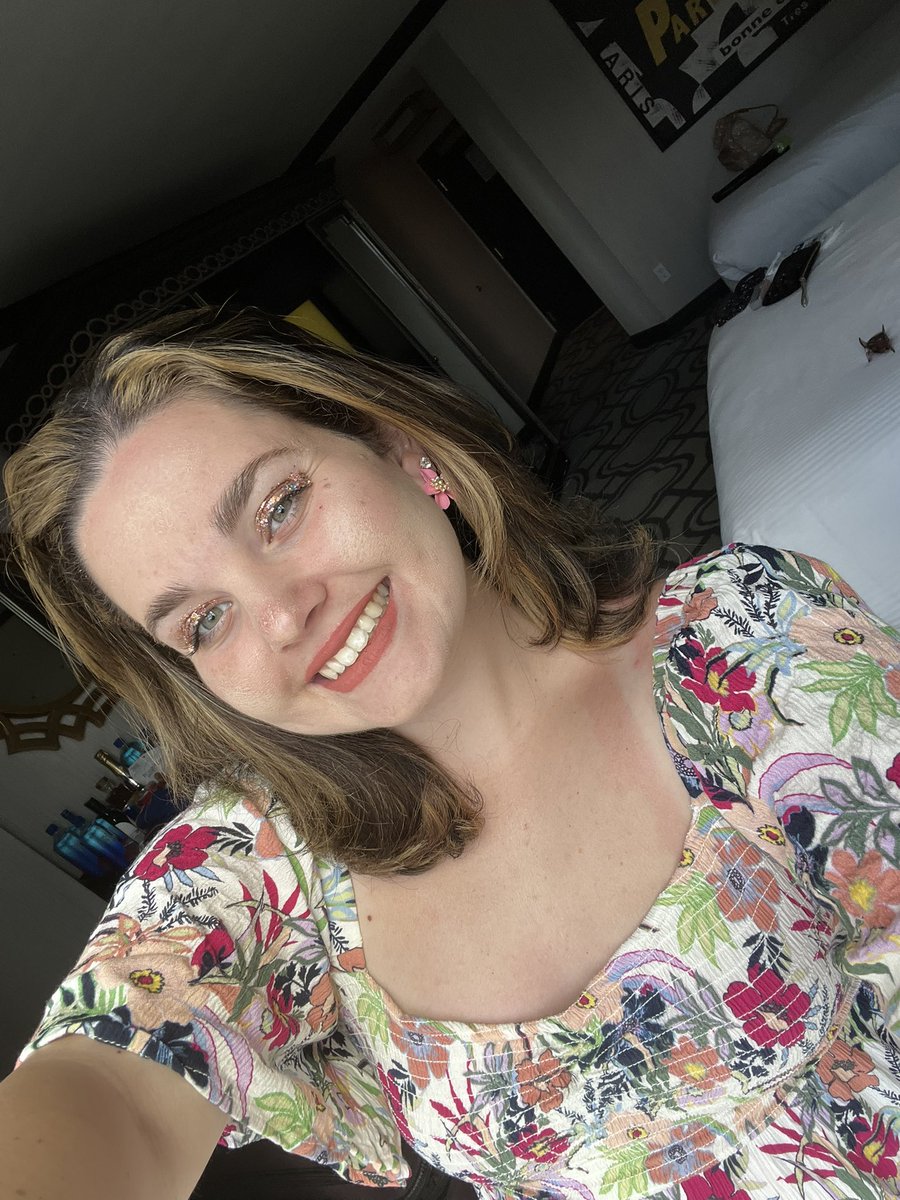 feelingonNYtime's tweet image. seeing robert irwin , andy richter and jordan chiles tonight hehe @officialdwts flew from florida … any way my mom and i can get to hug the cast 🫶🏼￼🪩💃🏻🕺🏼