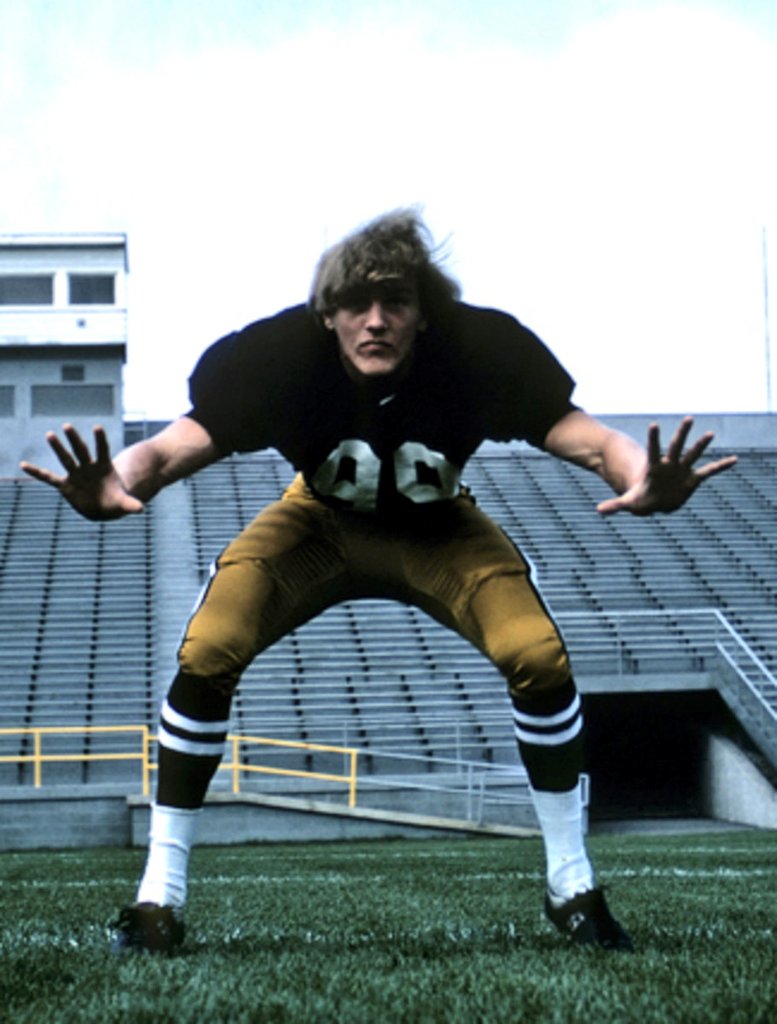 FB_Helmet_Guy tweet media