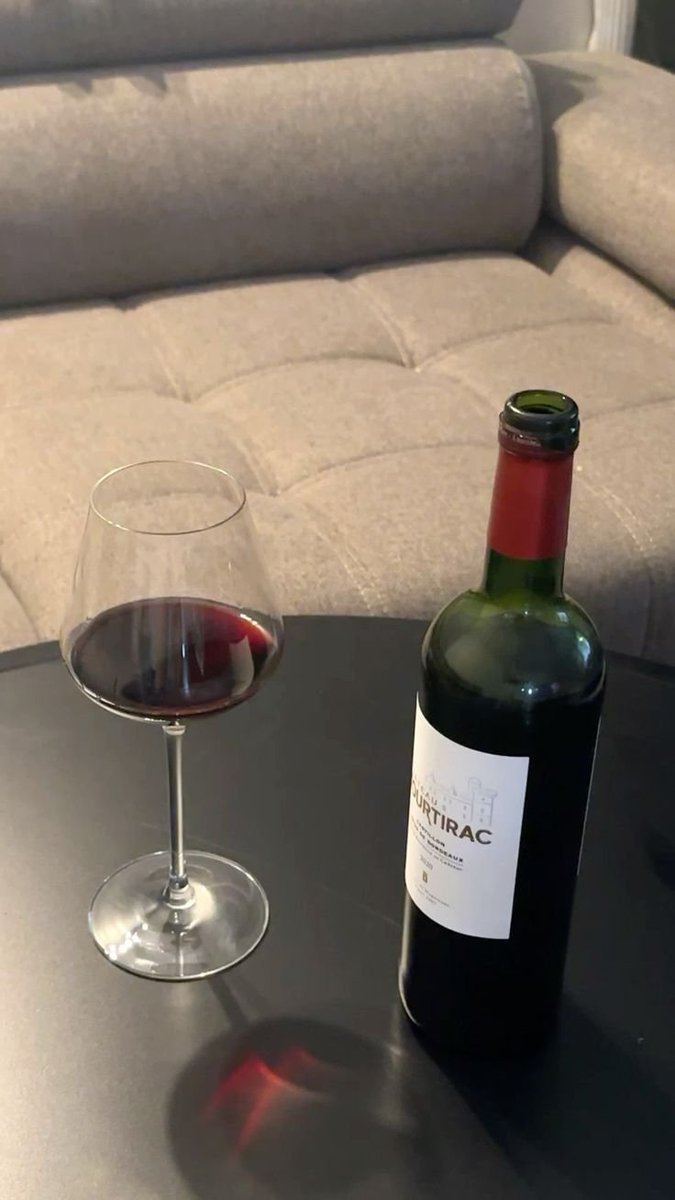 𝘏𝘢𝘯𝘯𝘢𝘩 tweet media