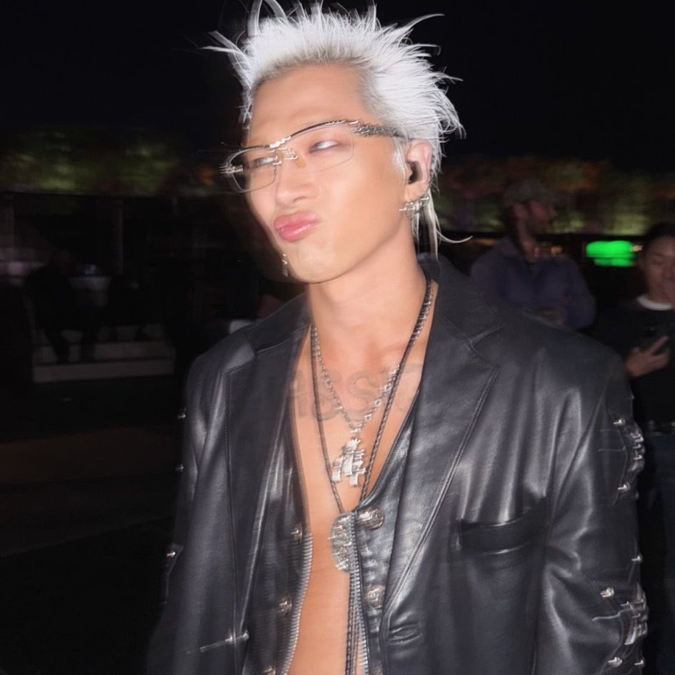 choi subong 🌙is in ANOTHER DIMENSION tweet media