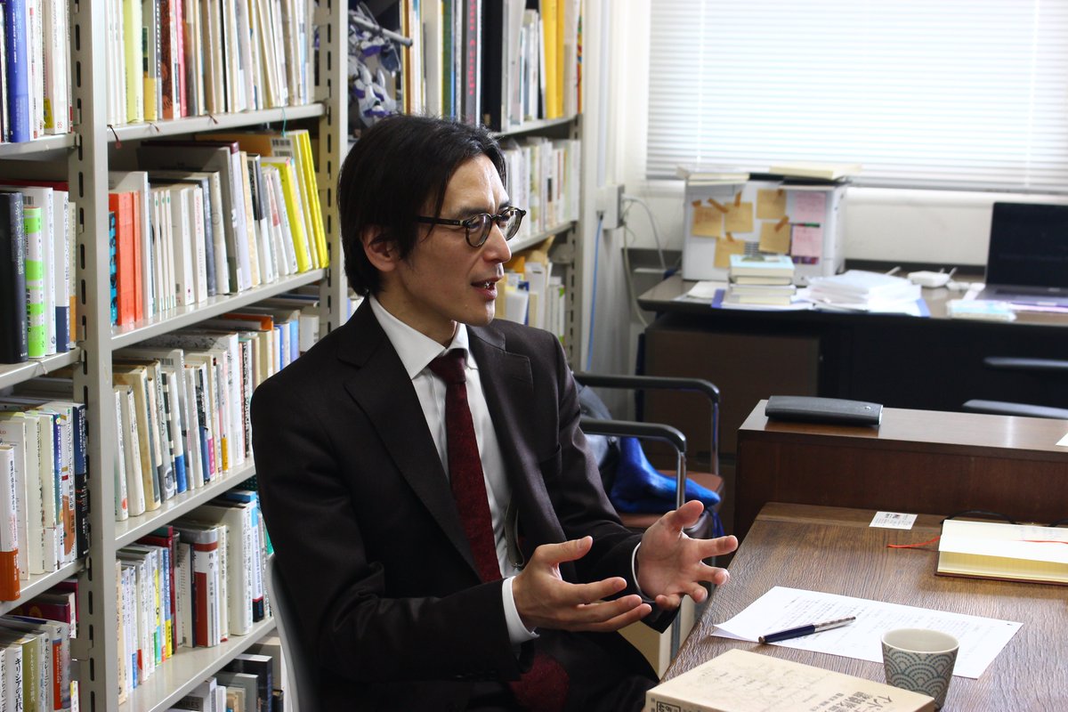 mskichinose's tweet photo. 先日『フィルカル』の「研究室訪問」企画第一弾として、東京大学の國分功一郎先生を訪ねてお話を伺いました。とても楽しく有意義な時間でした。分析哲学について、哲学の歴史をたどり直して神学やギリシア哲学に向かっているのではないか、という鋭い見立てには深く感じ入りました。一ノ瀬正樹 https://t.co/008dC7mMkb