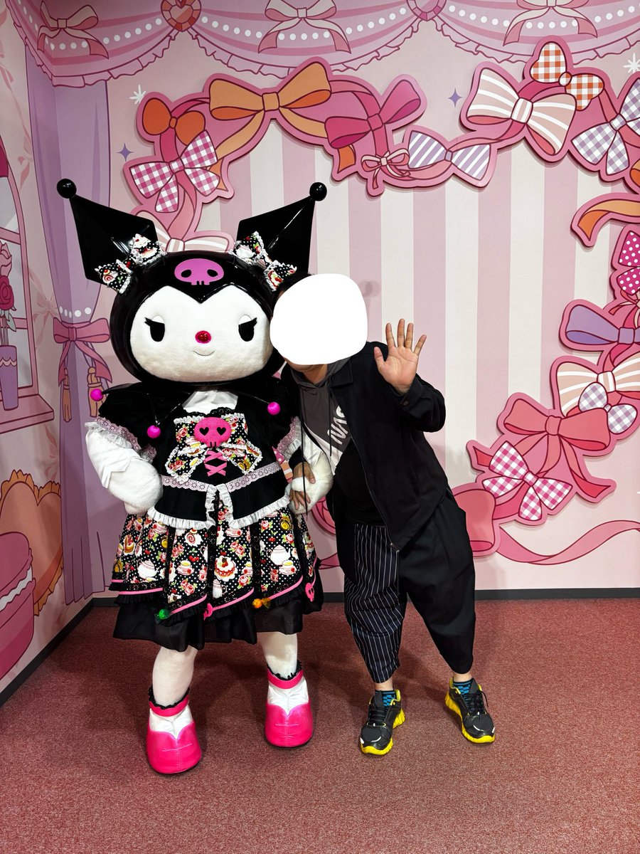 kj_h16's tweet image. そして、#キャラクターグリーティングファンスタジオ へ❗️幾つか選べたけど、#クロミ をチョイス❗️昔、#テレ東 系で #マイメロ アニメ📺やっていたんだよ😆意外とマイメロがホンワカしている性格でクロミがはっきりしている性格で、バイキンマンみたいにちょっかい出すストーリーだった様な🤗