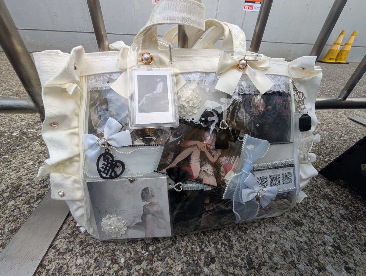 超会議の開場待ちの列に並んでる！！
久しぶりにこの痛バ持ち出したわw