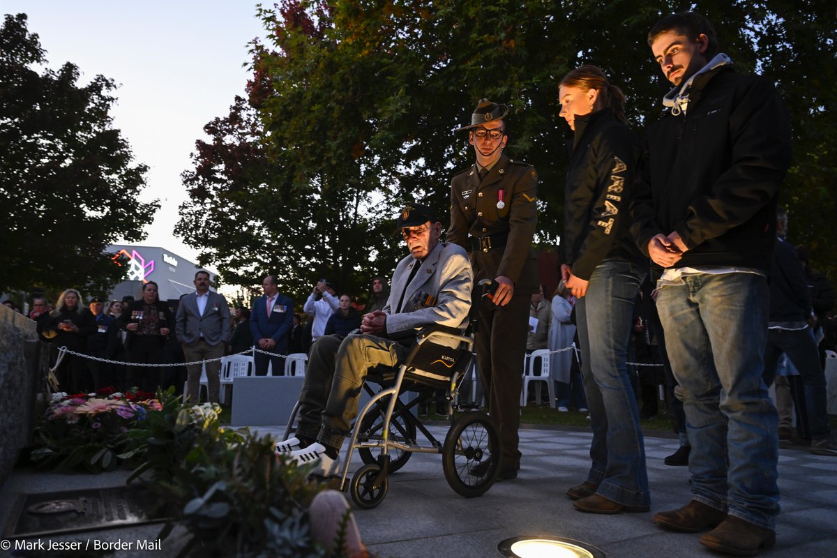 MarkJesser's tweet photo. 'Once in a lifetime' tribute unites past and future for #AnzacDay #Wodonga @bordermail https://t.co/MtlreYoFv3 https://t.co/OnWzxAPo6X